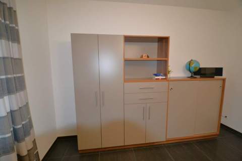 Buero-grau-Nuss-002