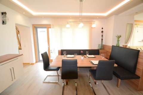 Esszimmer-Weintemperrierschrank-Haas-Grando-Eckbank-001