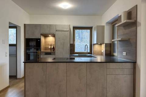 Dankuechen-Amica-und-La-Corte-Jasmin-und-Beton-Granit-1