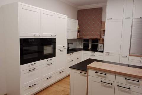 Dankuechen-Classico-Landhaus-Polarweiss-Burguesa-Eiche-001