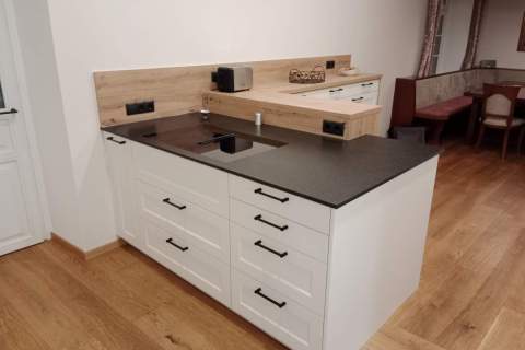 Dankuechen-Classico-Landhaus-Polarweiss-Burguesa-Eiche-002