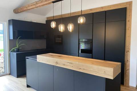 Dankuechen-Silbermond-Anthrazit-Supermatt-Lack-Asteiche-Dekor-2