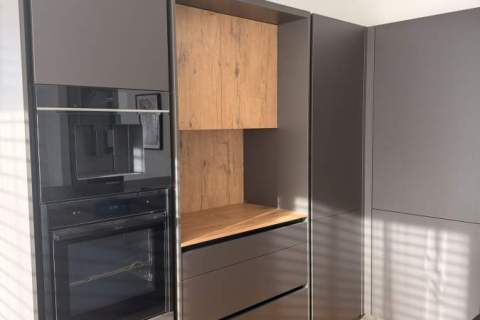 Dankuechen-Silbermond-Anthrazit-matt-Eiche1