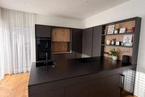 Dankuechen-Silbermond-Anthrazit-matt-Eiche3