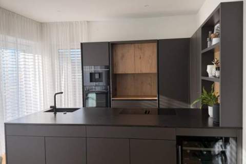 Dankuechen-Silbermond-Anthrazit-matt-Eiche5