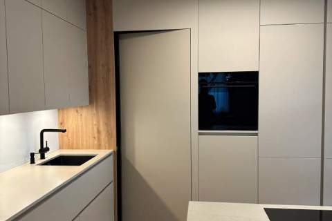 Dankuechen-Silbermond-Jasmin-Diamant-Dekton-Liebherr-1