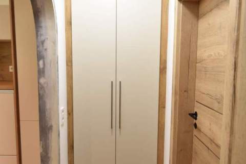 Enbauschrank-Raumhoch-weiss-Eiche-001