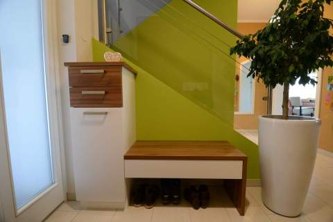 Vorzimmer-Garderobe-weiss-Nuss-002