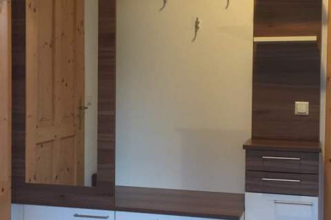 Vorzimmer-Garderobe-weiss-Nuss-006