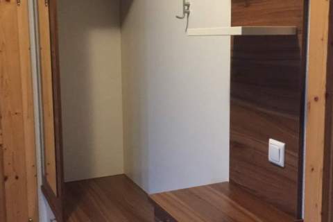 Vorzimmer-Garderobe-weiss-Nuss-007